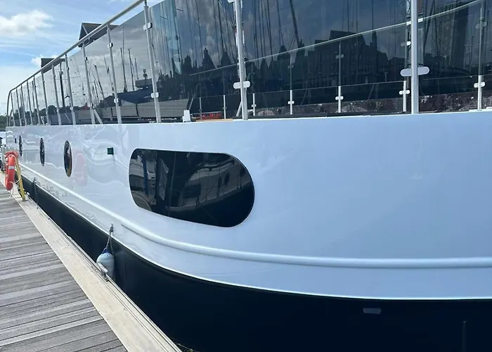 Lady Petra 2 Bedroom Luxury Barge